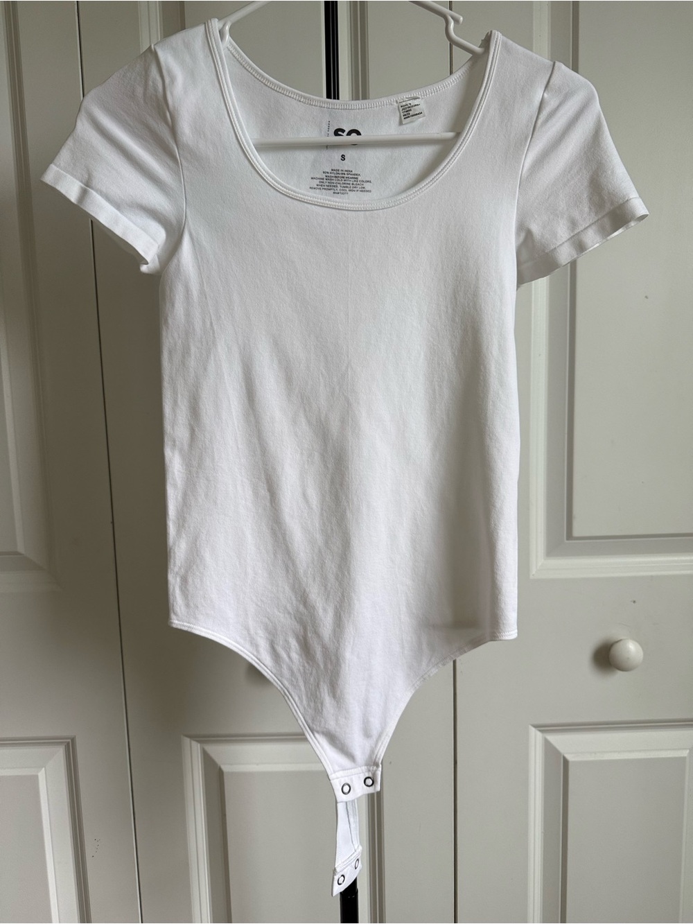 SO Kohl's White Scoop Neck Thong Bodysuit Short Sleeve Size S